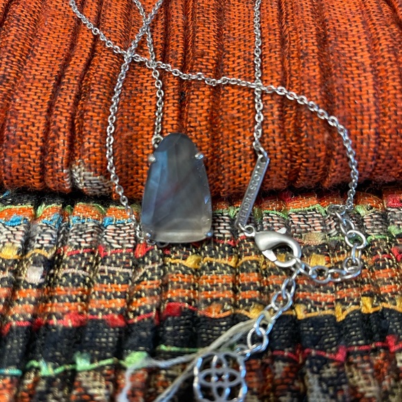 Kendra Scott MOP Isla Necklace - Picture 3 of 5